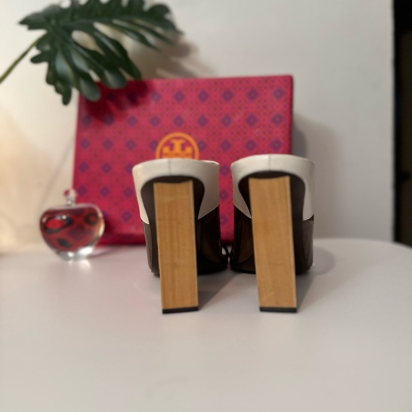 TORY BURCH
Mika Colorblock Leather Mule Sandals - Picture 5 of 8